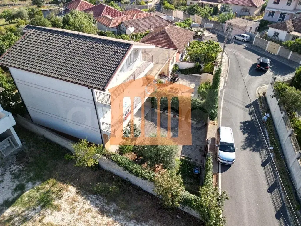 Vilë 240 m² 1 kati