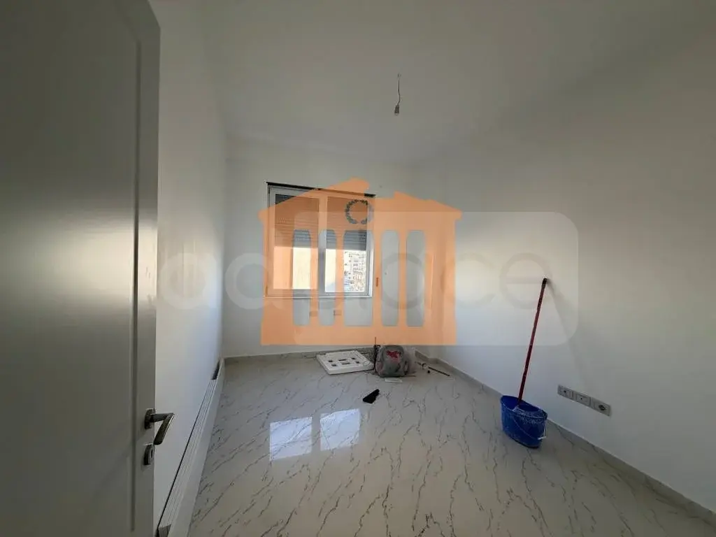 Apartament 1+3 dhoma 100 m² 4 kati
