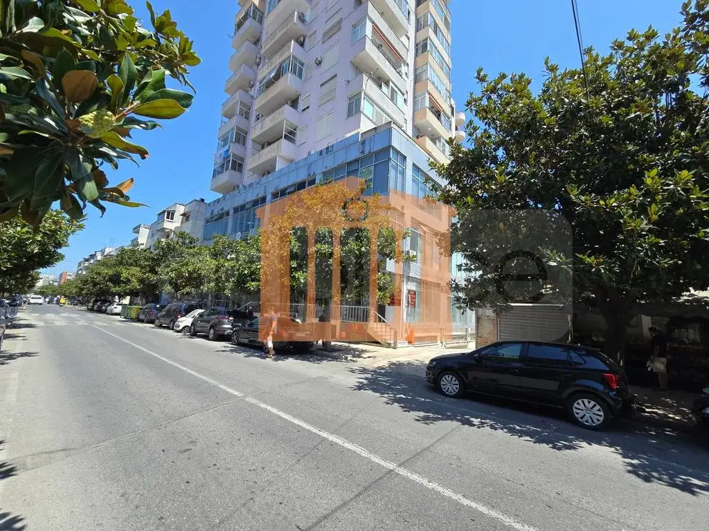 Pasuri të palujtshme komerciale 63 m² 2 kati