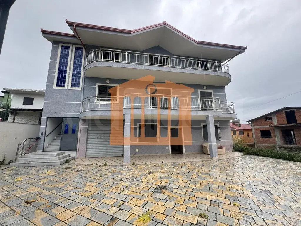 Vilë 450 m²