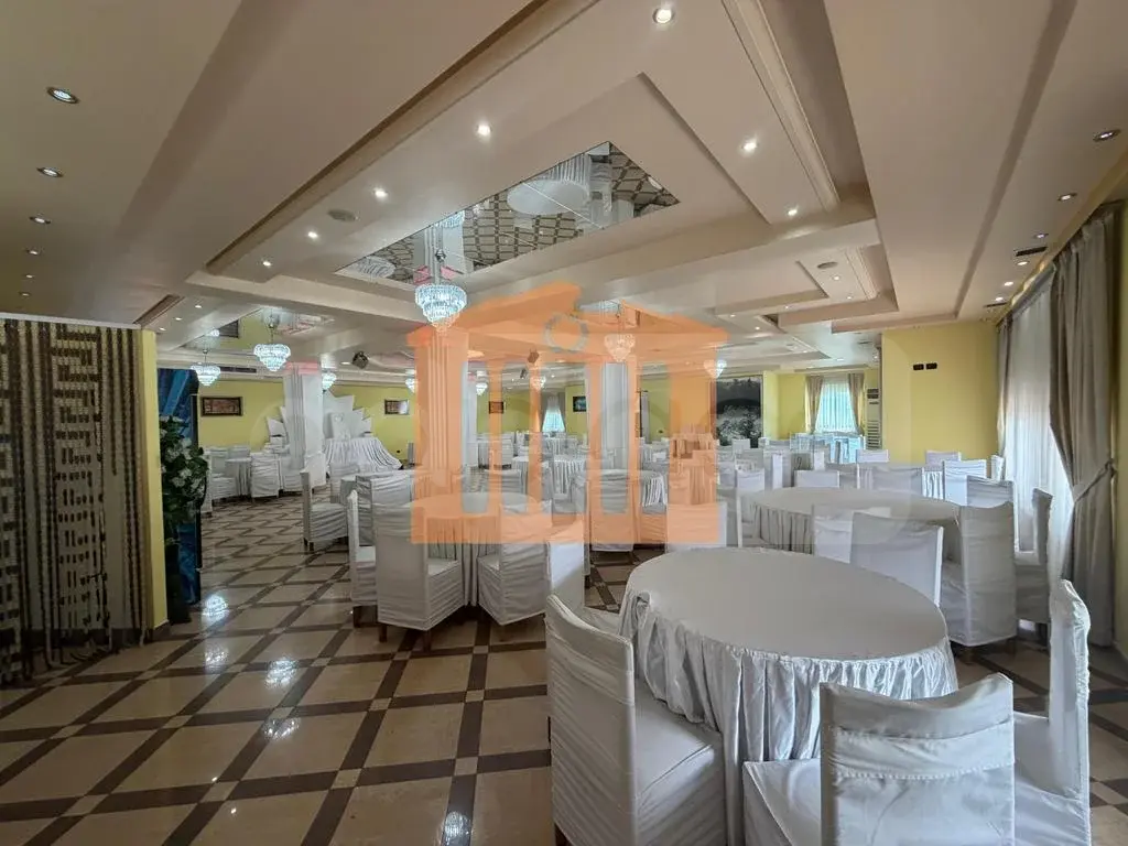 Pasuri të patundshme komerciale 250 m² 2 kati
