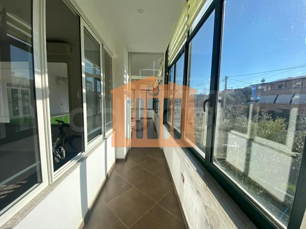 Pasuri të patundshme komerciale 130 m² 2 kati