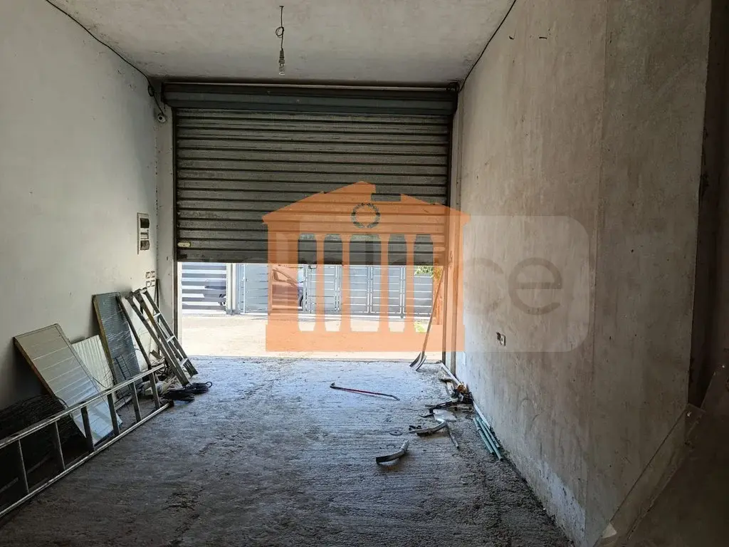 Pasuri të patundshme komerciale 300 m² 1 kati