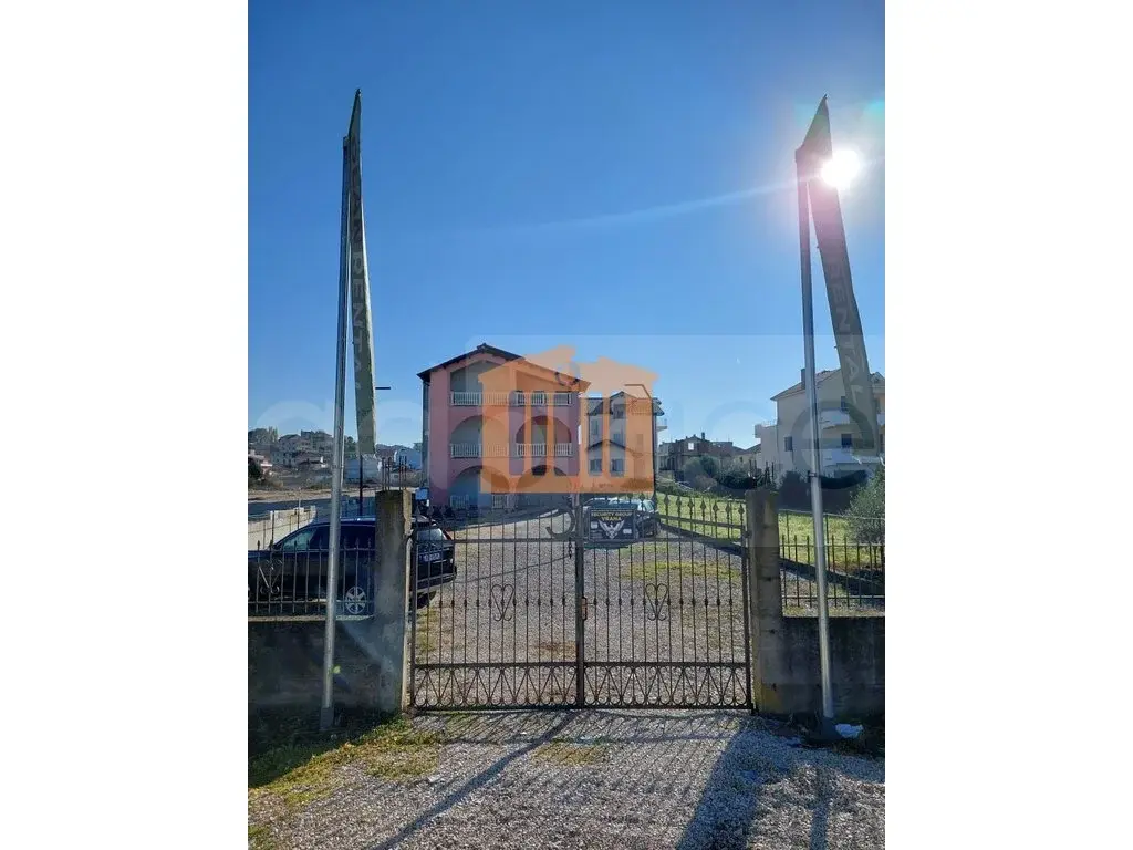 Vilë 410 m²