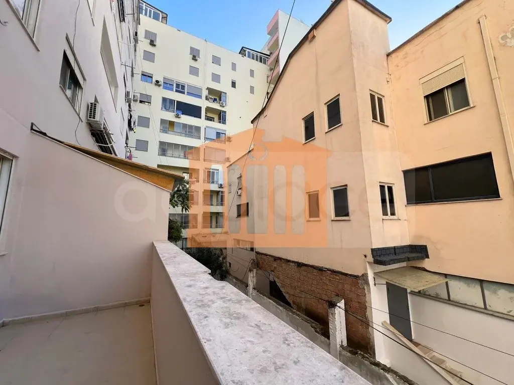 Apartament 1+2 dhoma 130 m² 1 kati