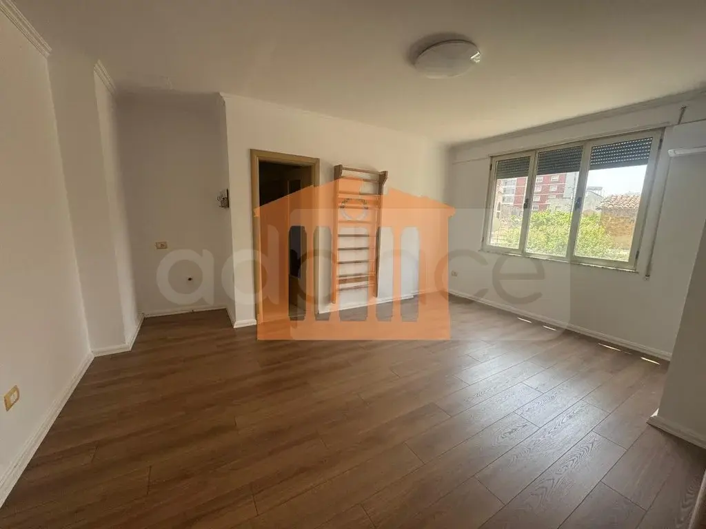Pasuri të patundshme komerciale 72 m² 1 kati