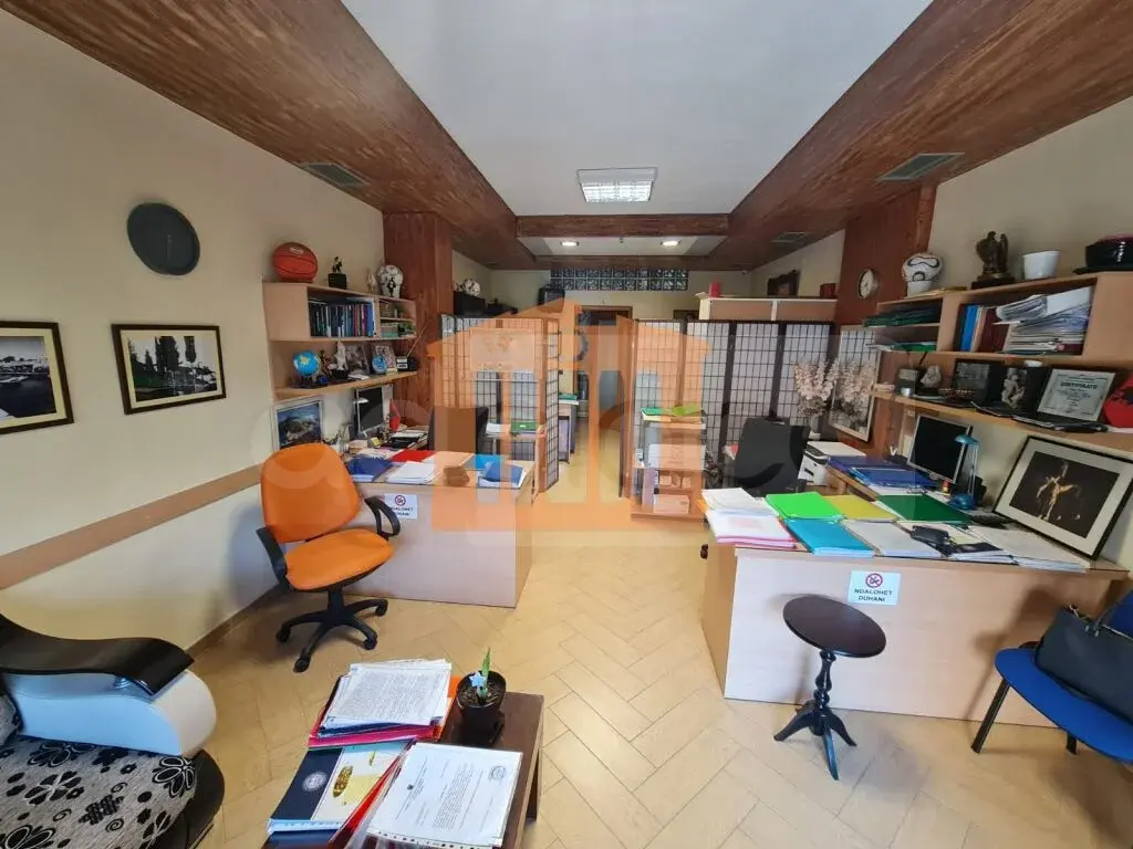 Pasuri të patundshme komerciale 58 m² 2 kati
