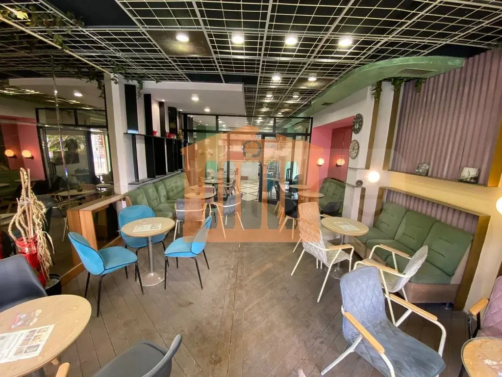 Pasuri të palujtshme komerciale 99 m² 2 kati