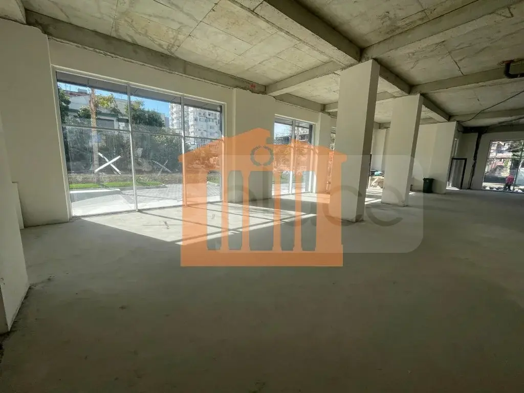 Pasuri të patundshme komerciale 560 m² 1 kati