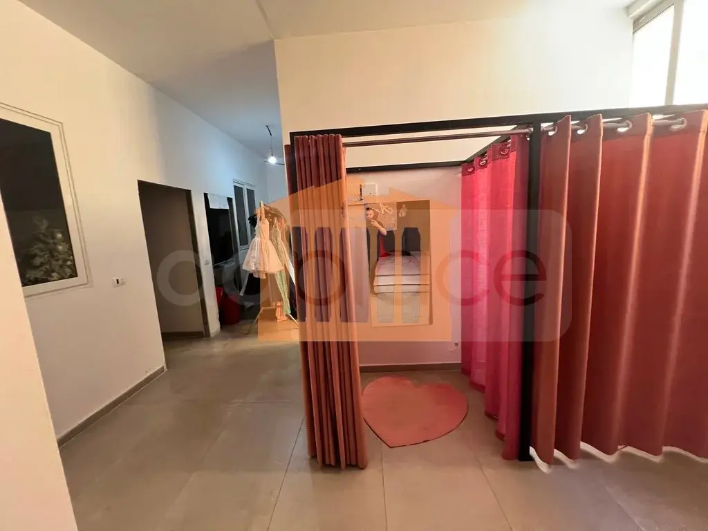 Pasuri të patundshme komerciale 200 m² 1 kati