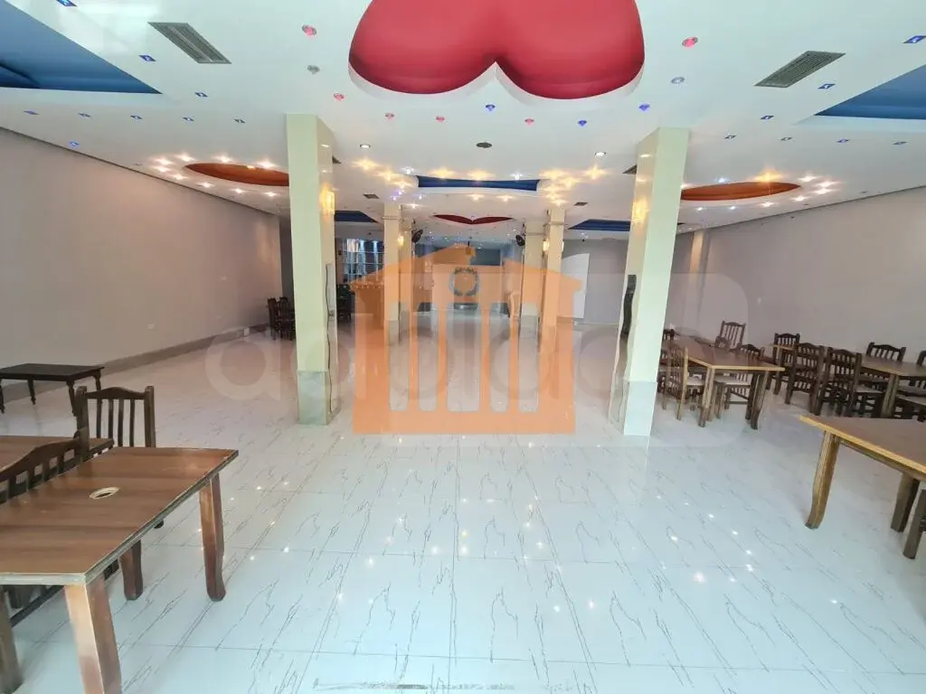 Pasuri të patundshme komerciale 200 m² 1 kati