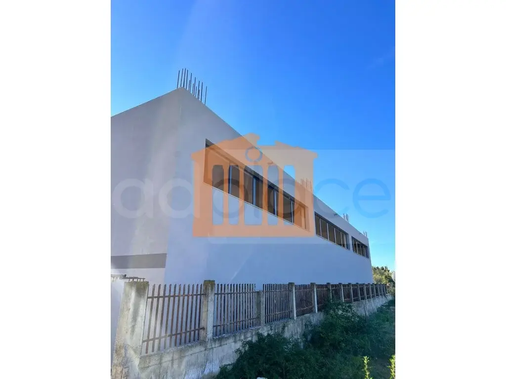 Pasuri të patundshme komerciale 650 m² 1 kati