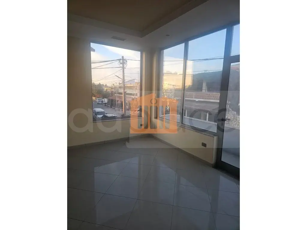 Pasuri të patundshme komerciale 80 m² 2 kati