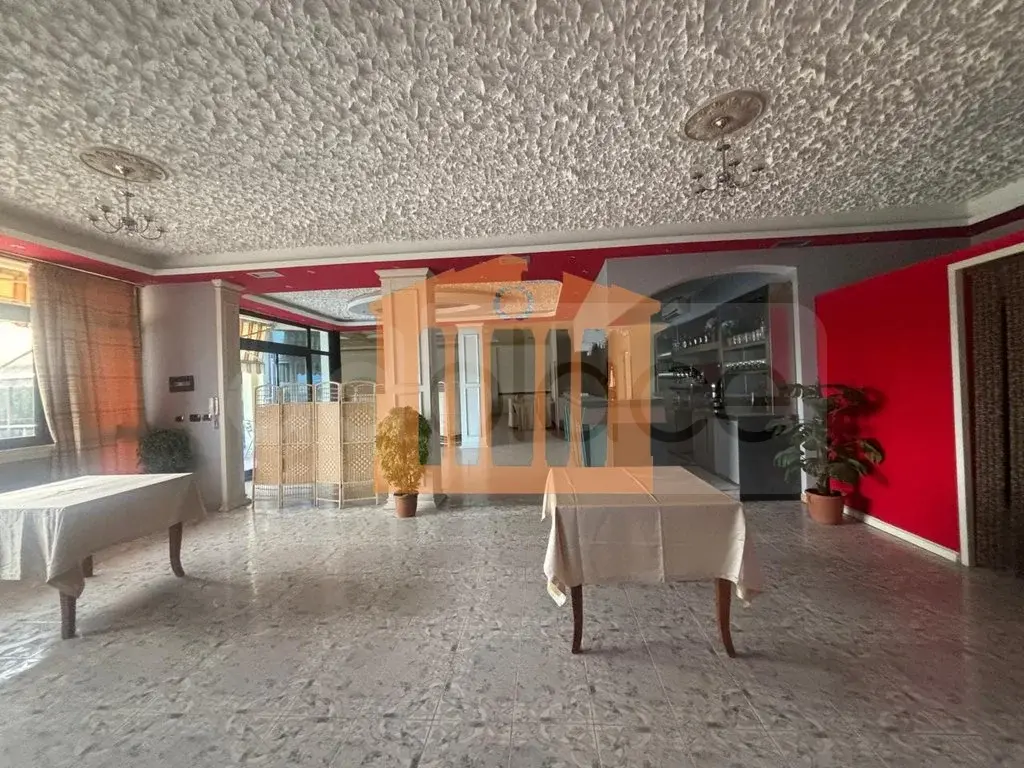 Pasuri të palujtshme komerciale 597 m² 1 kati