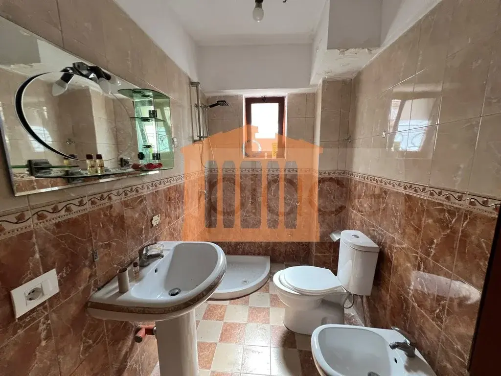 Pasuri të patundshme komerciale 100 m²