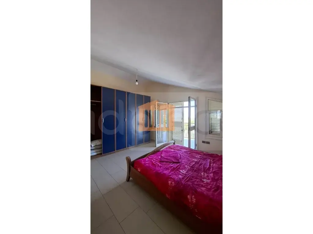 Vilë 240 m² 1 kati