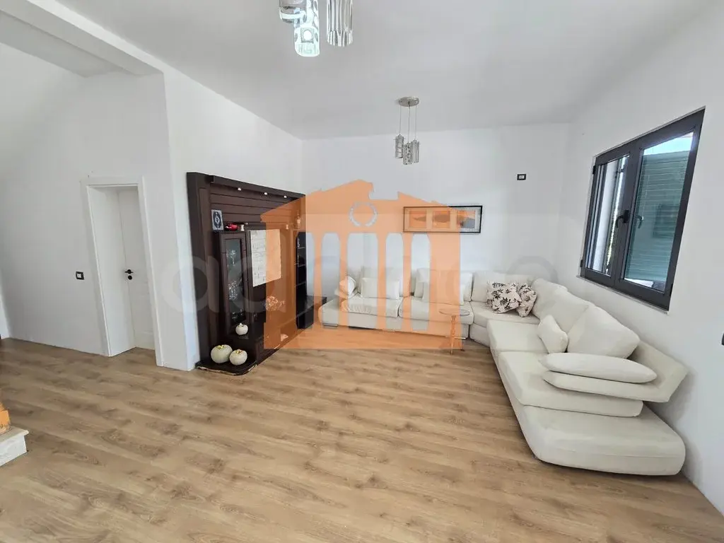 Vilë 200 m²
