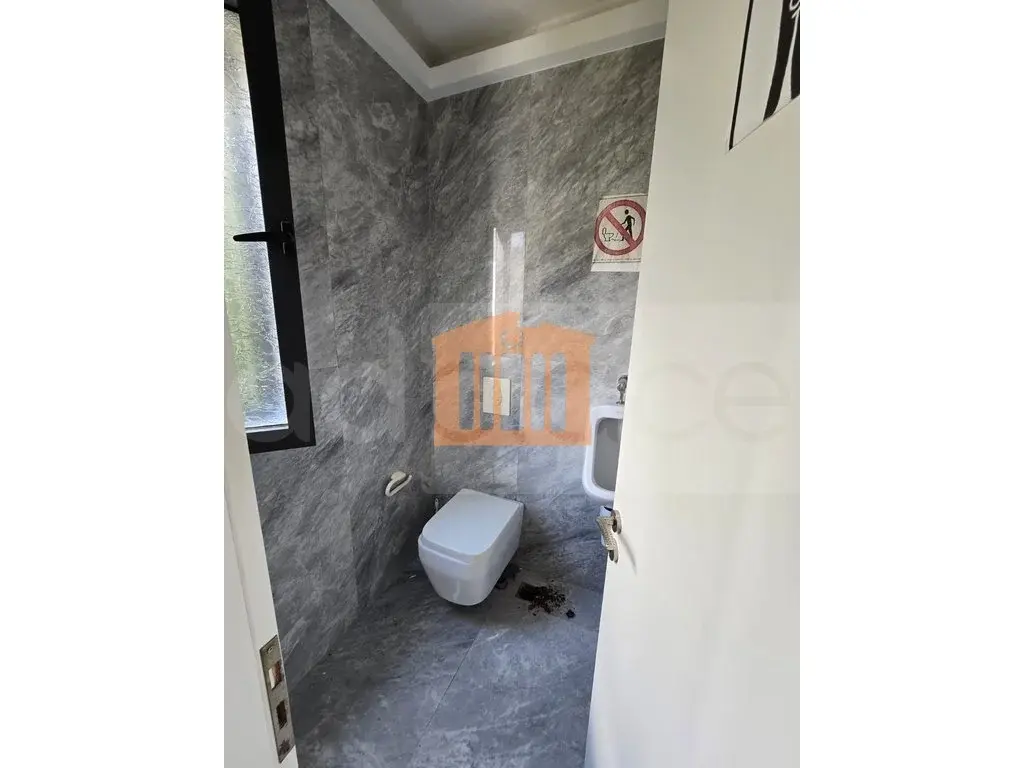 Pasuri të palujtshme komerciale 124 m² 2 kati