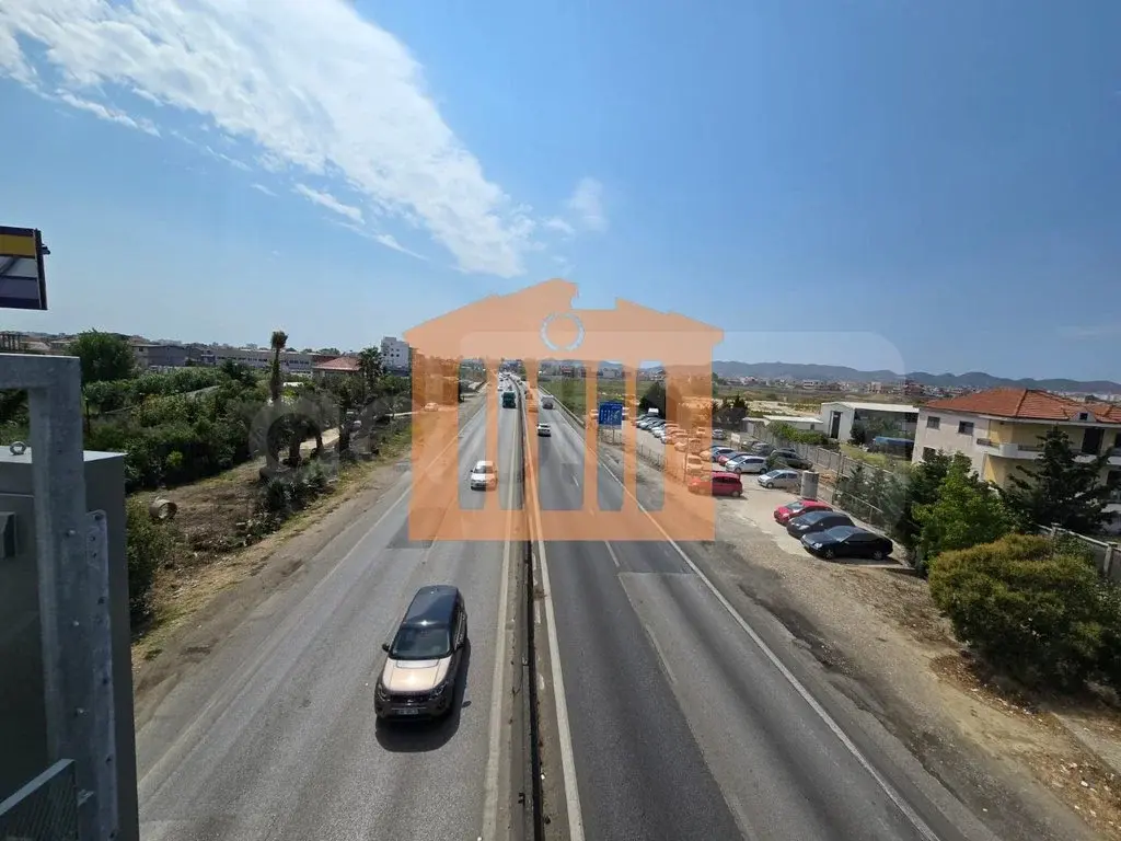 Pasuri të palujtshme komerciale 576 m² 2 kati