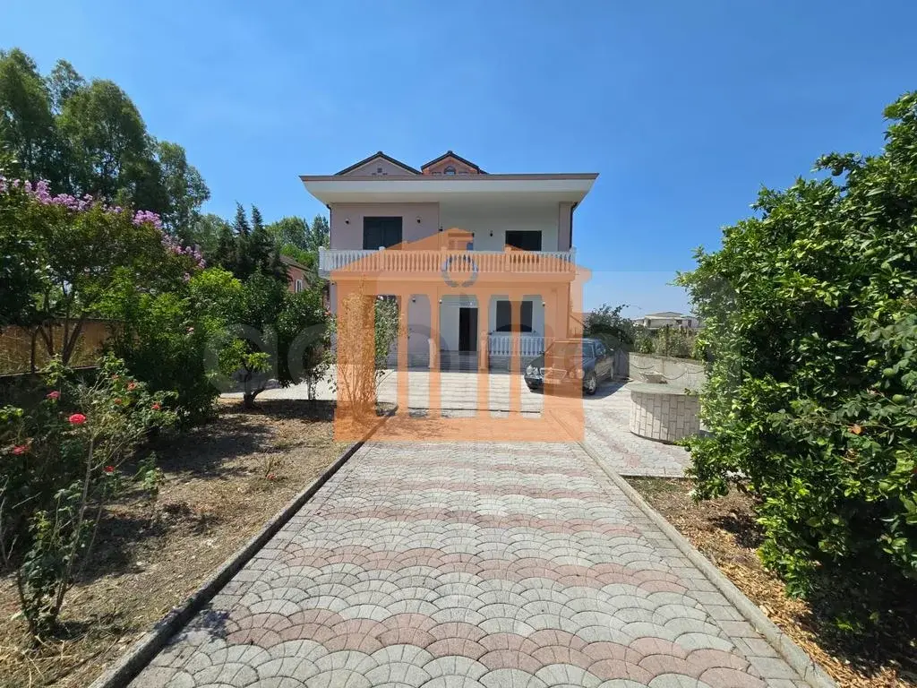 Vilë 200 m²