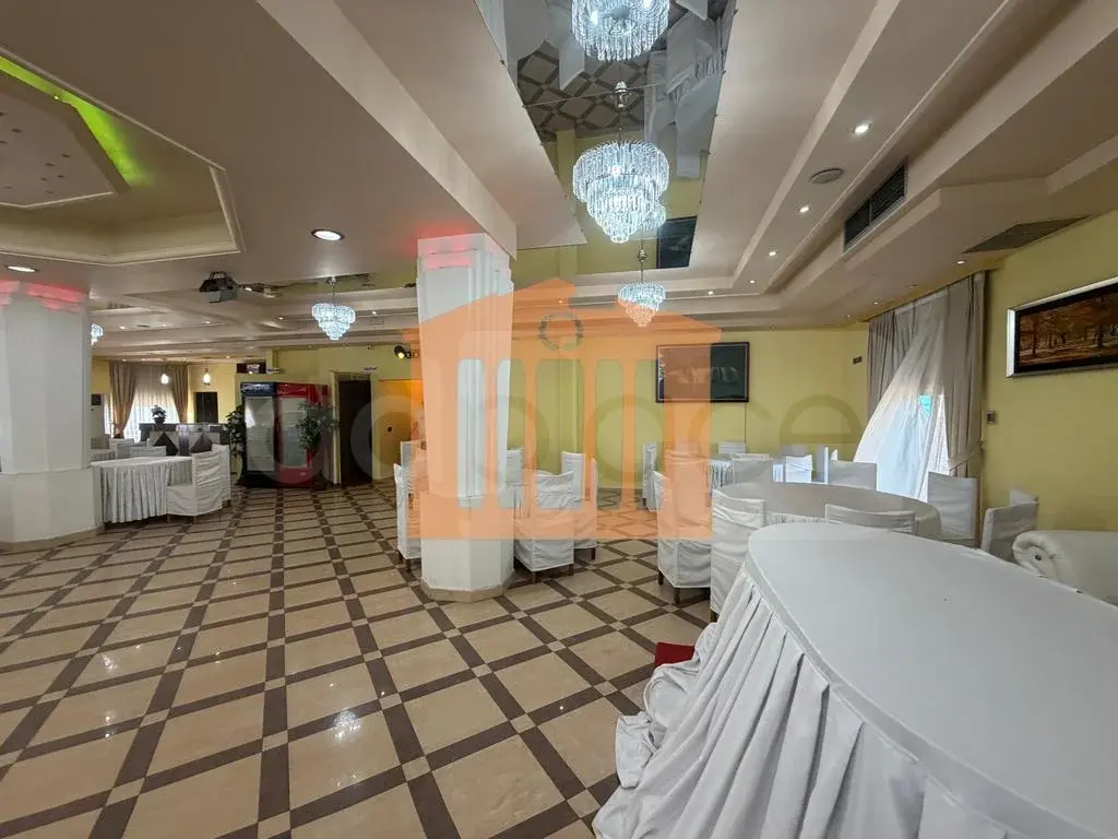 Pasuri të patundshme komerciale 250 m² 2 kati