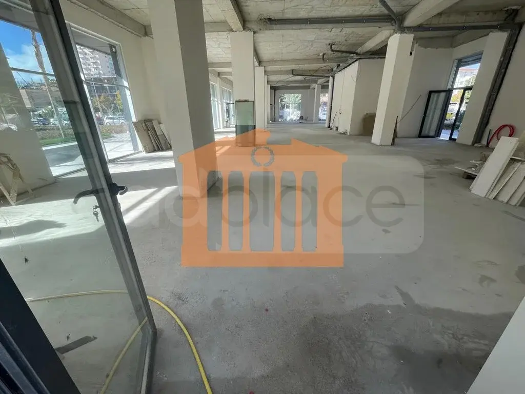 Pasuri të patundshme komerciale 560 m² 1 kati