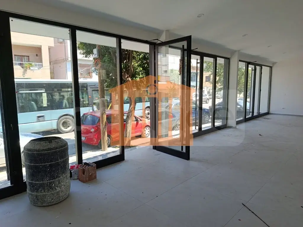 Pasuri të patundshme komerciale 210 m² 1 kati