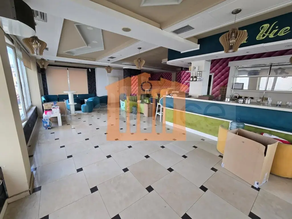 Pasuri të patundshme komerciale 143 m² 2 kati
