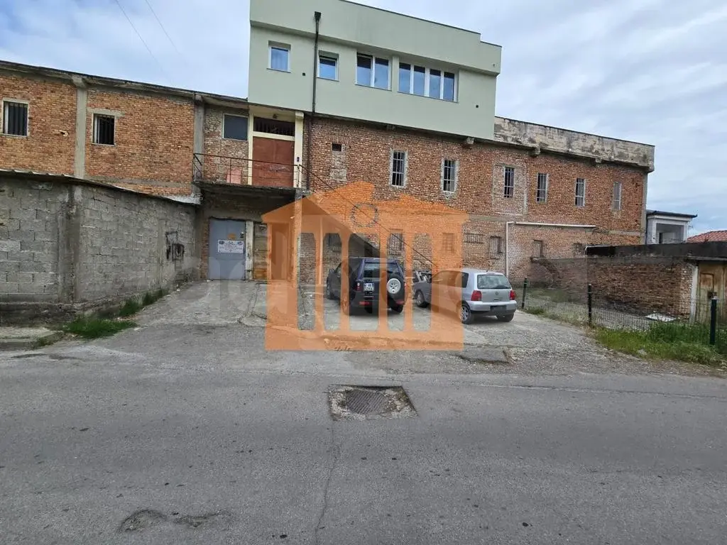 Pasuri të palujtshme komerciale 318 m² 1 kati
