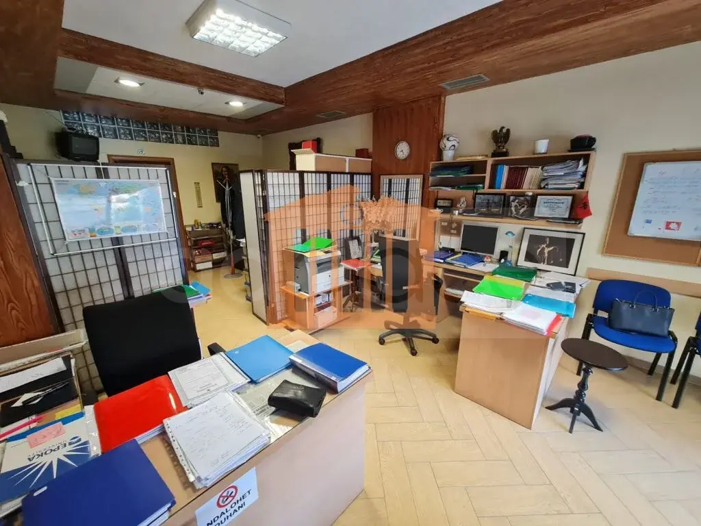 Pasuri të patundshme komerciale 58 m² 2 kati
