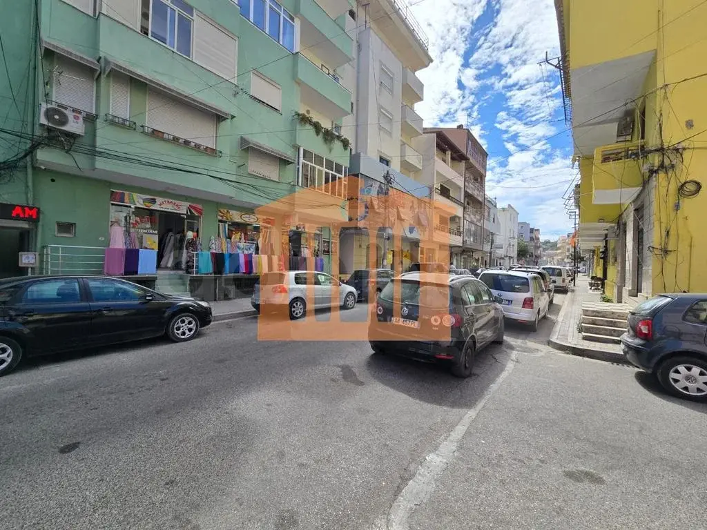 Pasuri të palujtshme komerciale 124 m² 2 kati