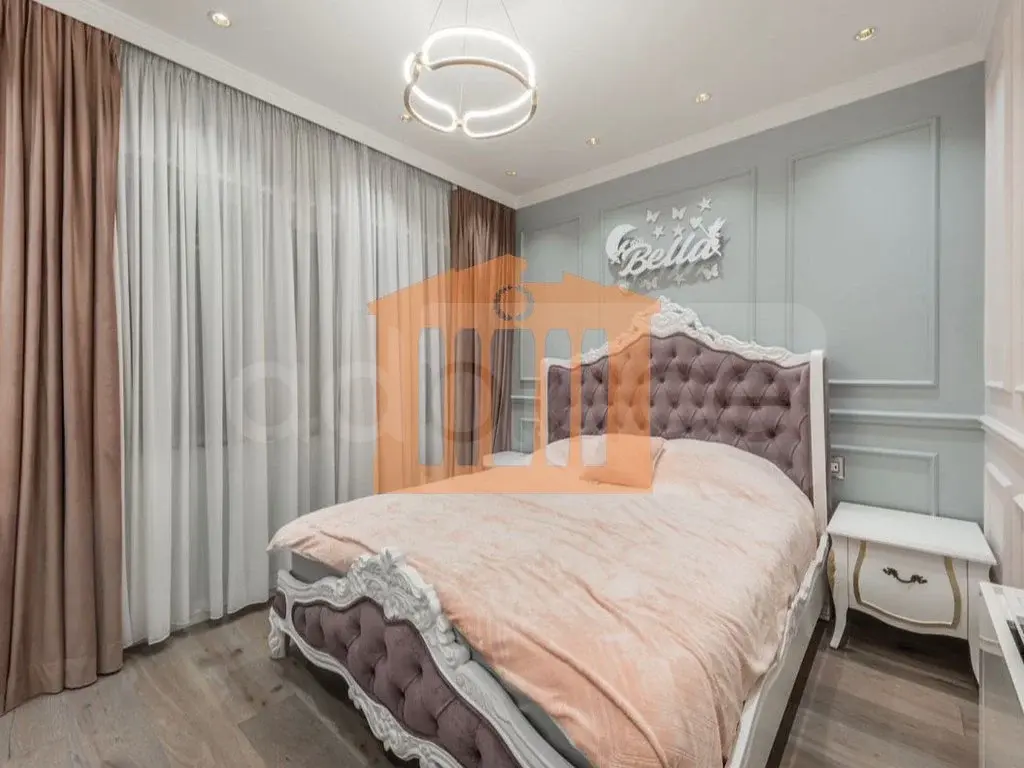 Apartament 1+3 dhoma 210 m² 7 kati