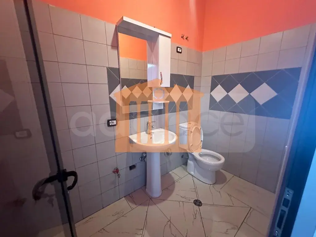 Pasuri të patundshme komerciale 80 m² 1 kati