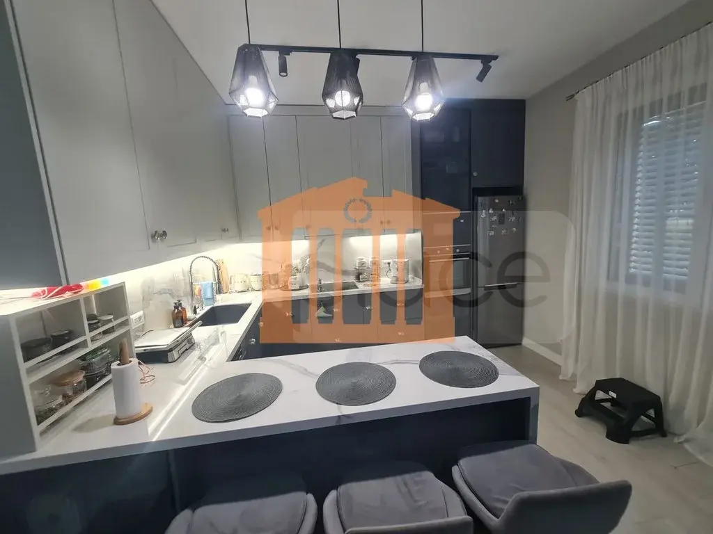 Vilë 302 m² 2 kati