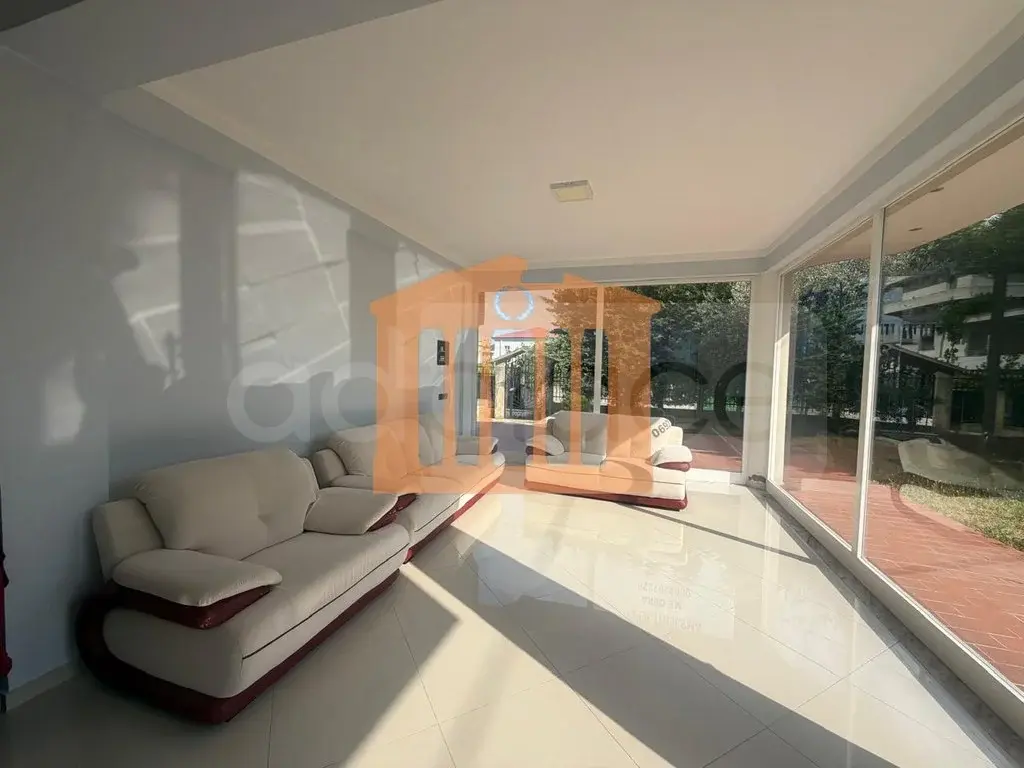 Pasuri të patundshme komerciale 65 m² 1 kati