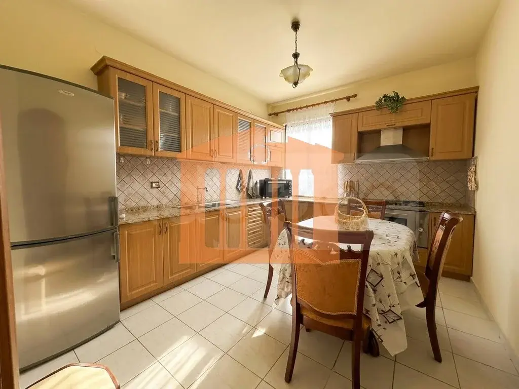 Apartament 1+2 dhoma 220 m² 2 kati