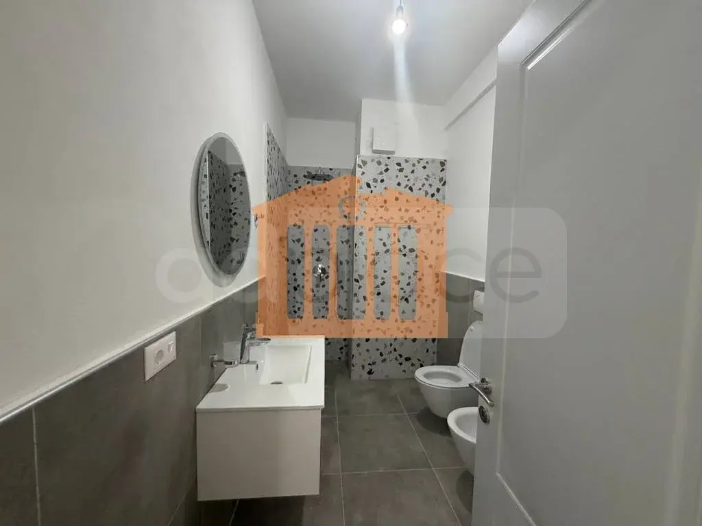 Apartament 1+3 dhoma 100 m² 4 kati