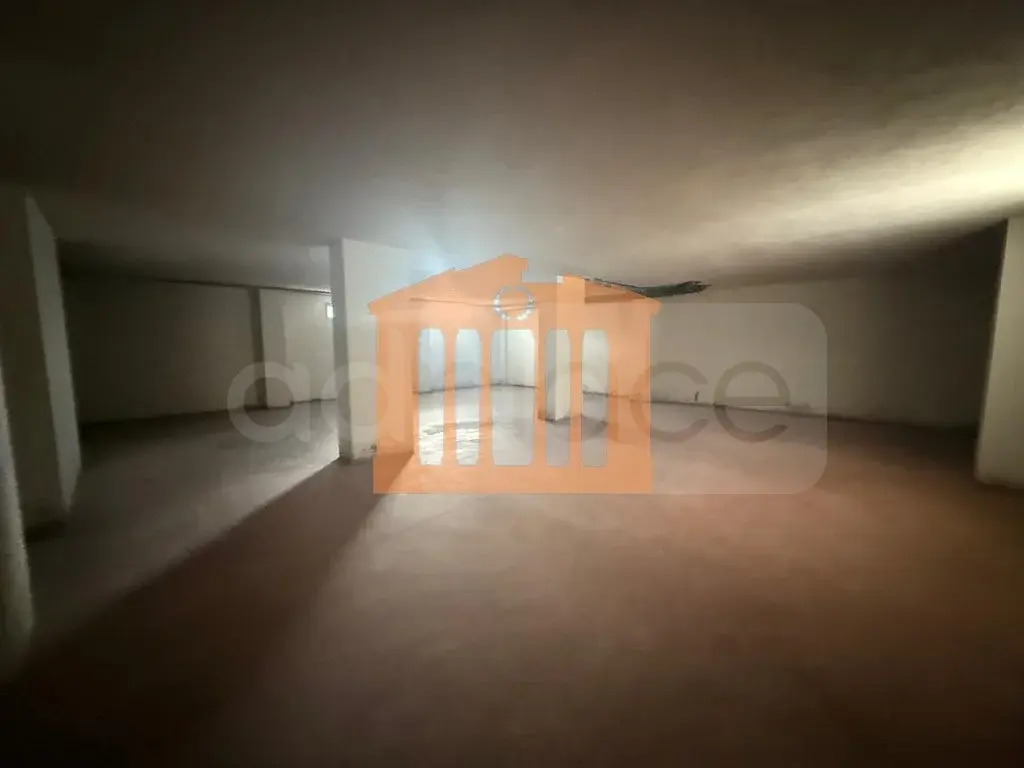 Pasuri të palujtshme komerciale 525 m² -1 kati