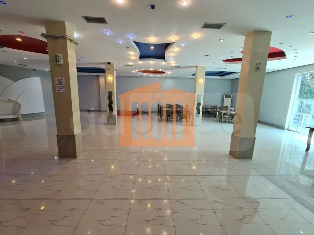 Pasuri të patundshme komerciale 200 m² 1 kati