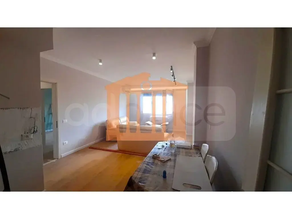 Pasuri të patundshme komerciale 92 m² 2 kati