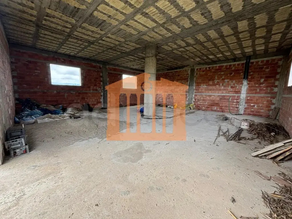 Vilë 325 m²