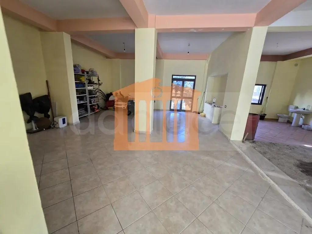 Pasuri të patundshme komerciale 150 m² 1 kati