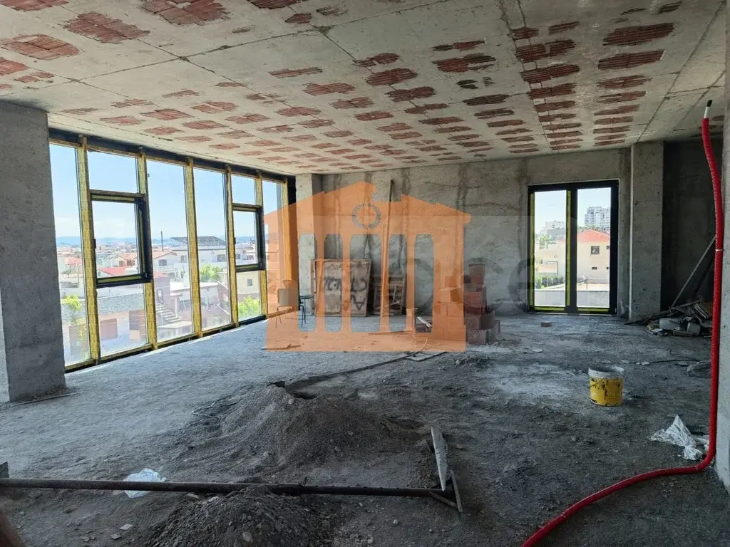 Pasuri të patundshme komerciale 1150 m² 3 kati