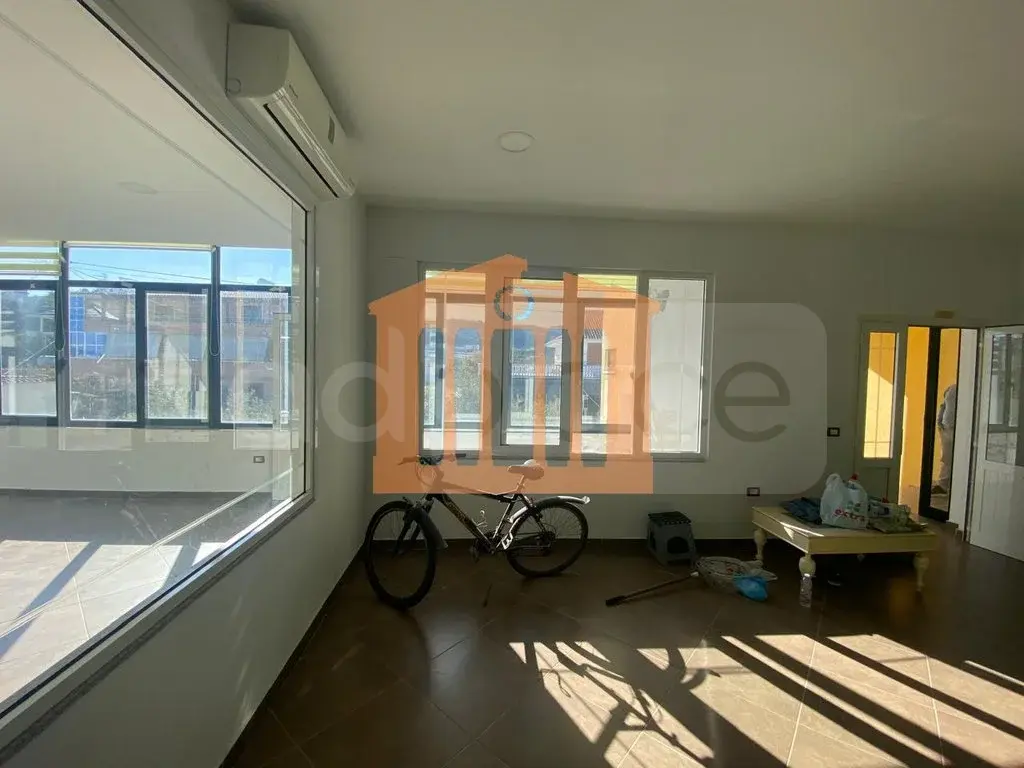 Pasuri të patundshme komerciale 130 m² 2 kati