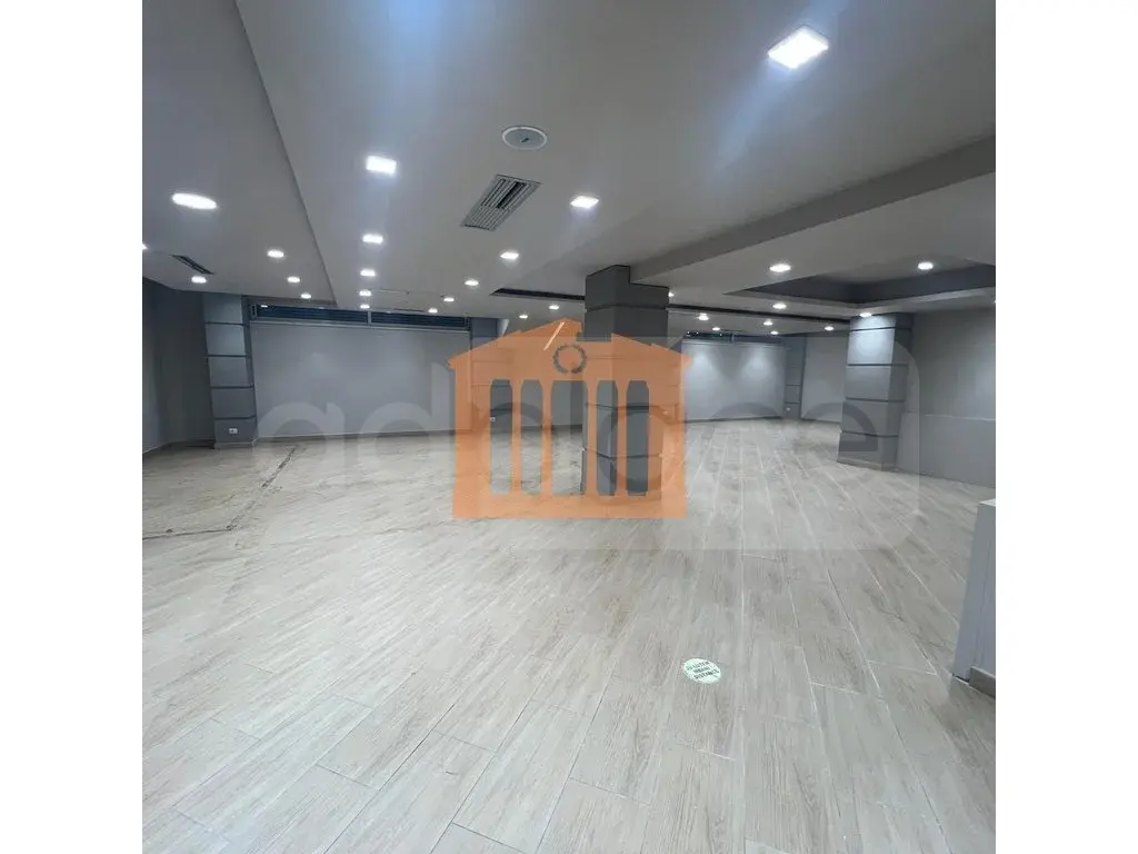Pasuri të palujtshme komerciale 195 m² -1->0 kati
