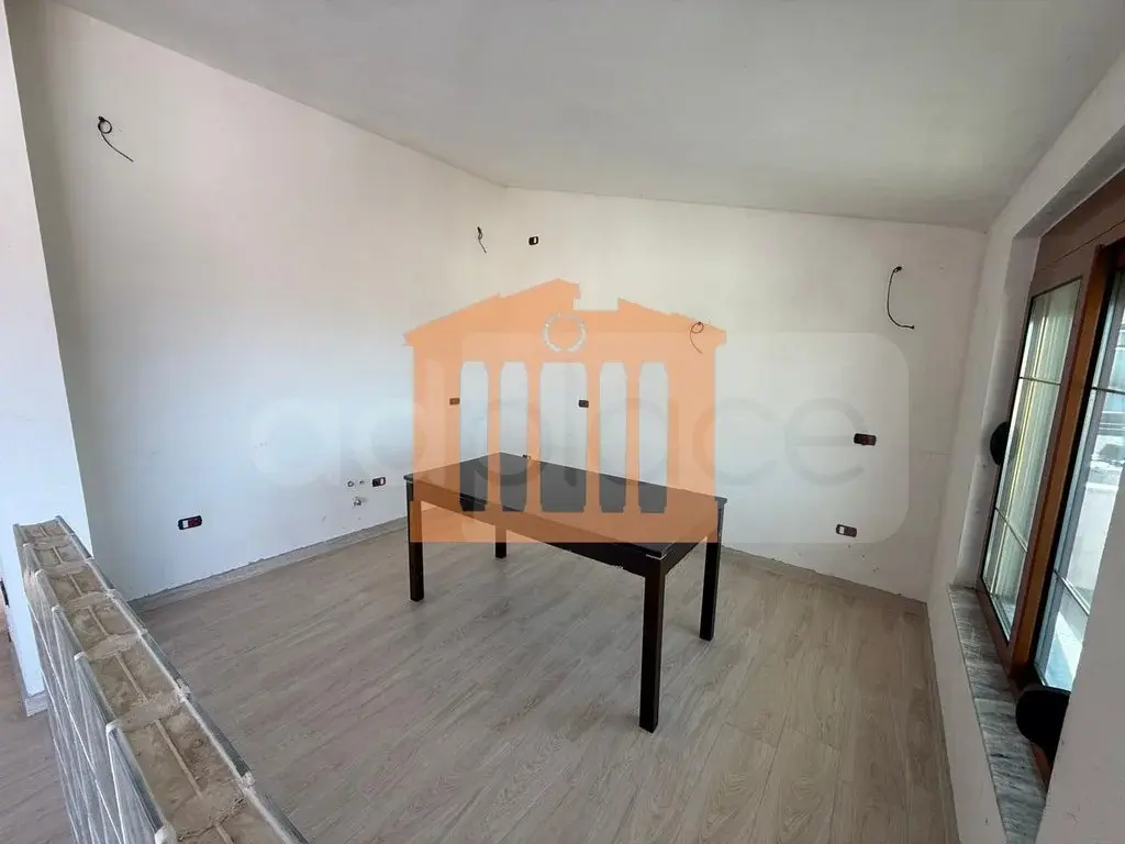 Apartament 1+2 dhoma 100 m² 3 kati