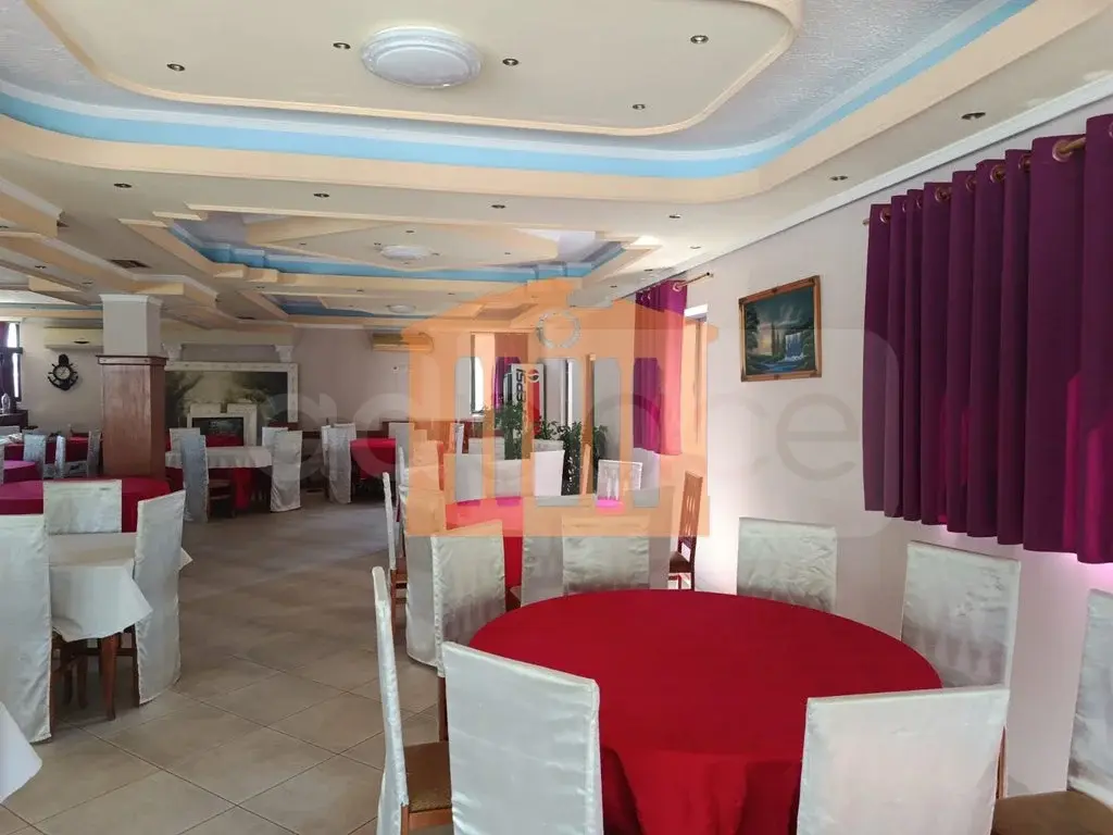 Pasuri të patundshme komerciale 180 m² 2 kati