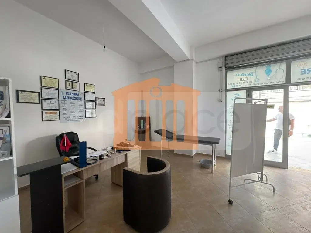 Pasuri të patundshme komerciale 77 m² 1 kati