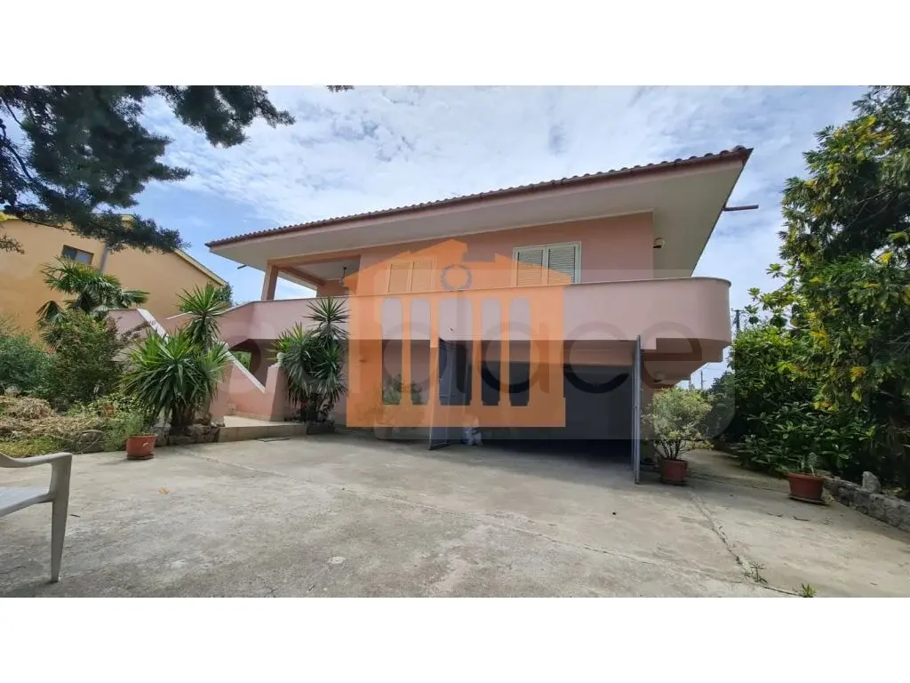 Vilë 333 m² 2 kati