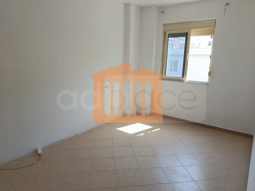 Apartament 1+2 dhoma 80 m² 2 kati